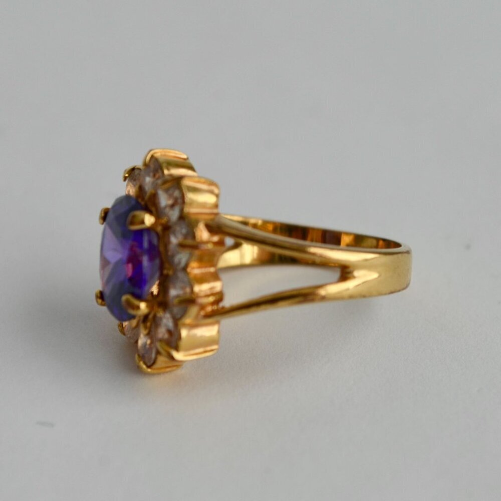 Vintage Gold Purple CZ Stone Costume Jewelry Ring Size 8 - Picture 4 of 4